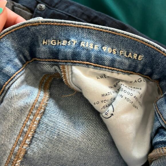 American Eagle Highest Rise 90's Flare Distressed Jeans Denim Medium Wash Sz 6 - Picture 7 of 9